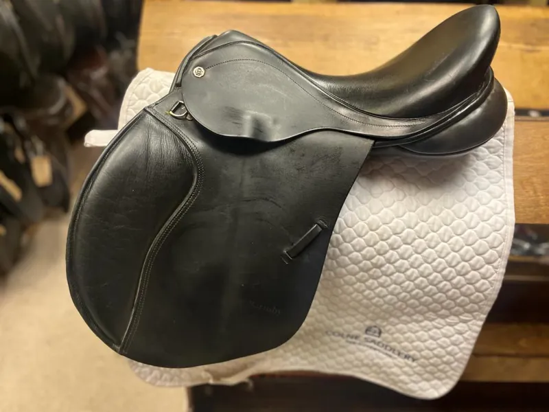 GP3553 - Barnsby GP Saddle 17inch Medium/Medium-Wide - Black
